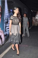 Sonam Kapoor promote Mausam on the sets of KBC in Filmcity on 22nd Aug 2011 (15).JPG